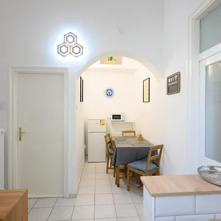 Апартаменты Violet Center *